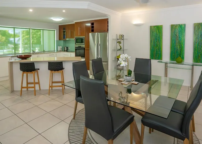 Waters Edge Apartment Cairns